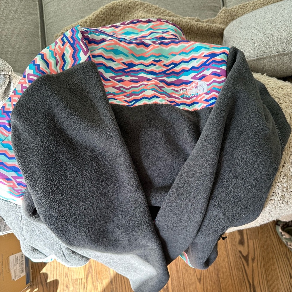 XS women’s north face sweatshirt